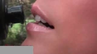 Девушка в лесу