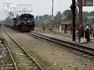 Бангладеш - верховая езда на поезде