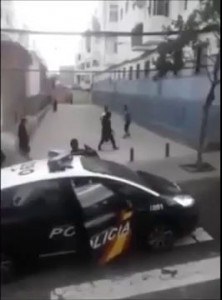 Испанская полиция в действии .