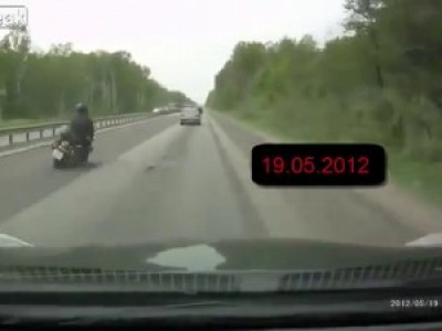 Мотоциклист потерял управление