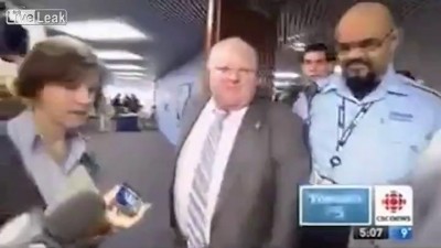 Мэр Торонто Роб Форд врезался в камеру журналиста