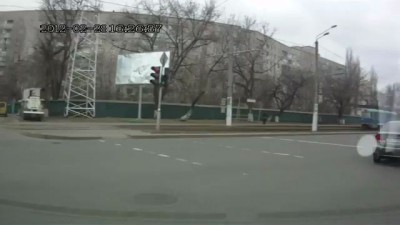 Злорадствует