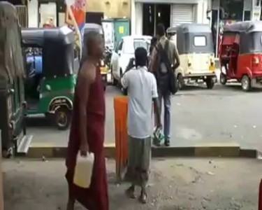 Монах поджег сам себя