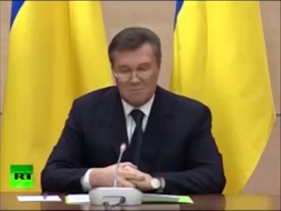 Янукович качает