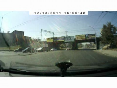 «Киа» перевернулась в ДТП на Нарымской (видео) Новосибирск