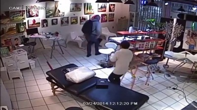 Coward Thug Assaults Woman At Tattoo Shop