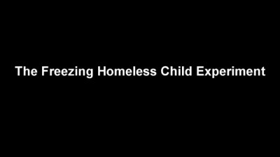 Замерзающий бездомный ребенок