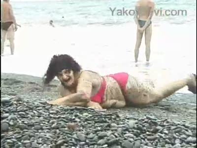 Мини-бикини на пляже