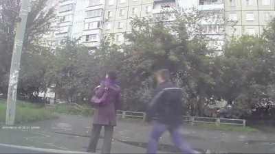 Девчонка втащила дерзкому мужику В Челябинске