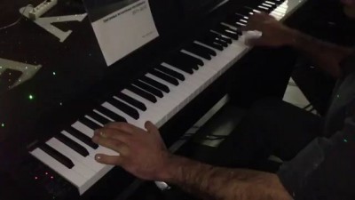 Incredibly talented pianist plays 23 notes per second
