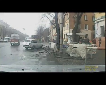 ДТП в Кривом Роге с ВАЗ 2102 | 1kr.ua