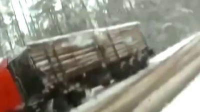 Жесткая авария на дороге 2015! Страшное ДТП трех грузовиков на зимней дороге
