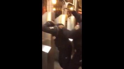 Дубинкой по лицу