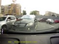 Водителя, бросившего машину на встречной полосе улицы в Минске, оштрафовали и лишили прав