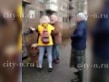 В Новокузнецке на Пасху поп и попадья с электрошокером дрались с прохожими