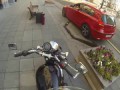 Неуловимая девчонка на мотоцикле против мусора