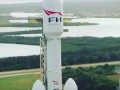 Илон Маск поделился кадрами с Falcon Heavy на стартовой площадке