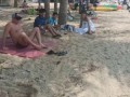 Крыса на пляже, народ врассыпную, реакция тайцев.