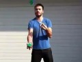 Жонглер собирает кубик Рубика (reverce)
