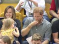 2-летняя малышка стащила попкорн у зазевавшегося принца Гарри