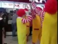 Сотрудники McDonald's на вражеской территории KFC