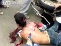Индийские парни попали в аварию на мотоцикле