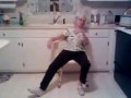 Идеально танцующая бабушка :)