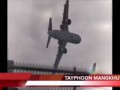 Приземление самолета во время тайфуна Мангхут