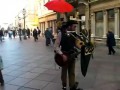 Уличный чудо музыкант