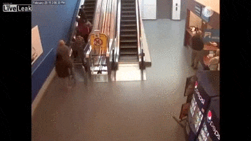 На мотоцикле по эскалатору