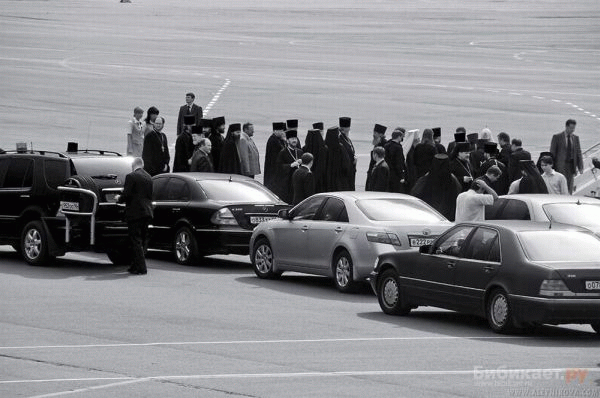 Priest_cars_03