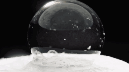 1452285150_beautiful-soap-bubble-at-a-temperature-of-15-degrees-cel-2