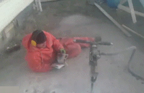 92d91677aea89eb5905afa950051738c403d2e63127a839dfc4a91c91aebc641_1