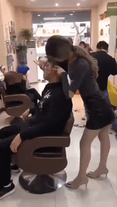 Вас побрить?