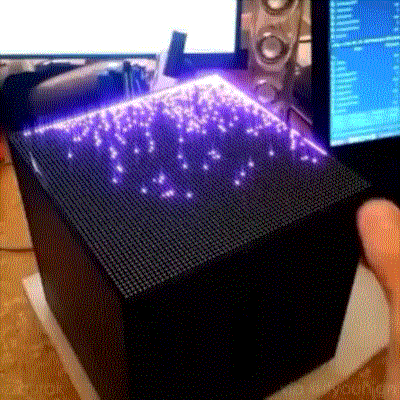 Этот куб будто наполнен LED-жидкостью