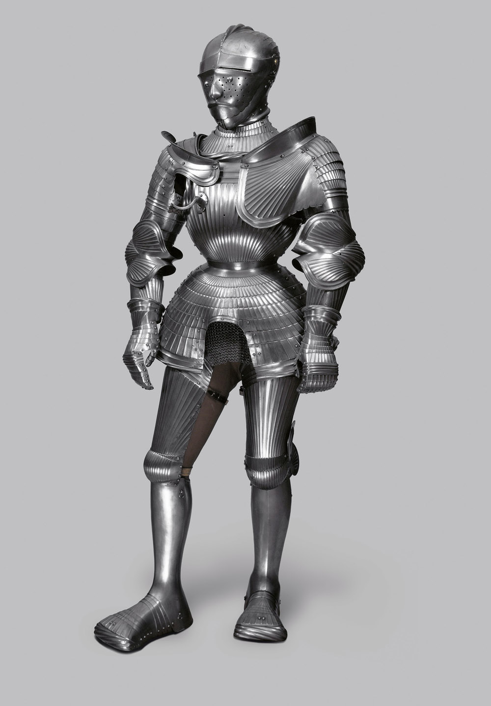 рыцарские доспехи описание. рыцарский доспех вес. общий вес военного снаряжения средневекового рыцаря доходил до. вес рыцарских доспехов. кирасирские доспехи.