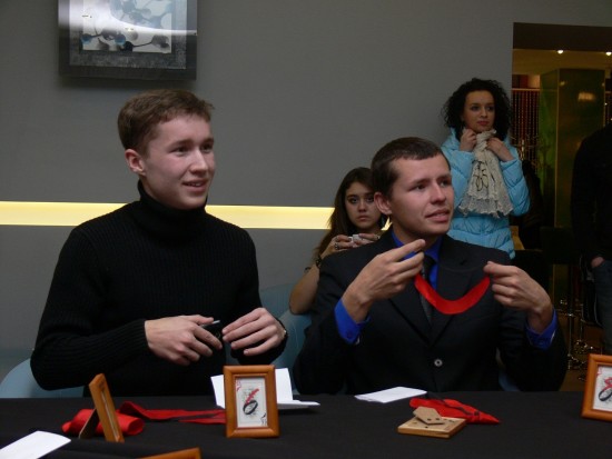 она тебя видит