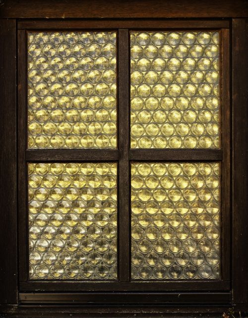 window-3299590_1280