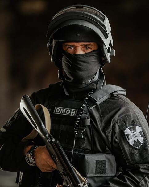 солдат омон