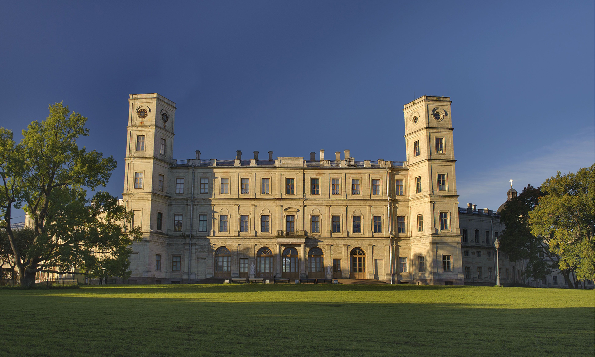 1673385850_pro-dachnikov-com-p-bolshoi-gatchinskii-dvorets-foto-19