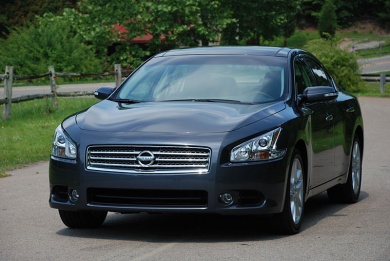 lrg-726-2009-nissan-maxima_gy_001-726