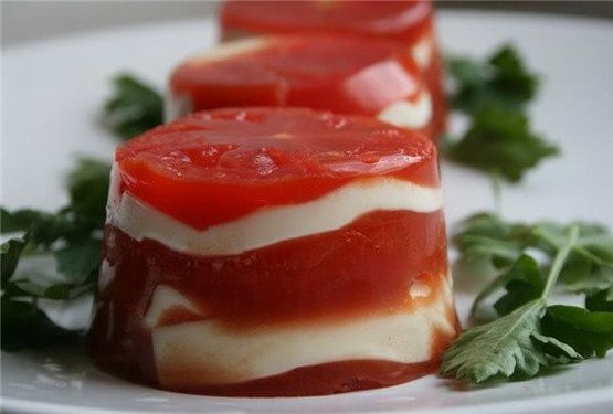 1302546778_zakuska-iz-syra-i-pomidorov