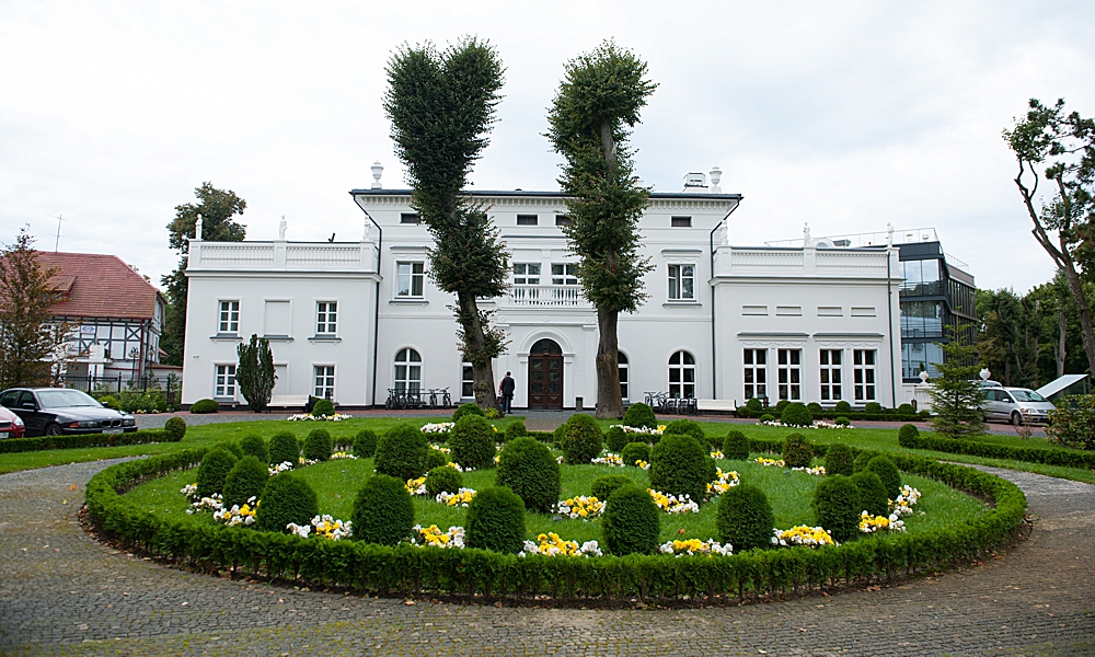 Schloss-Hotel-Yantarny_building-main