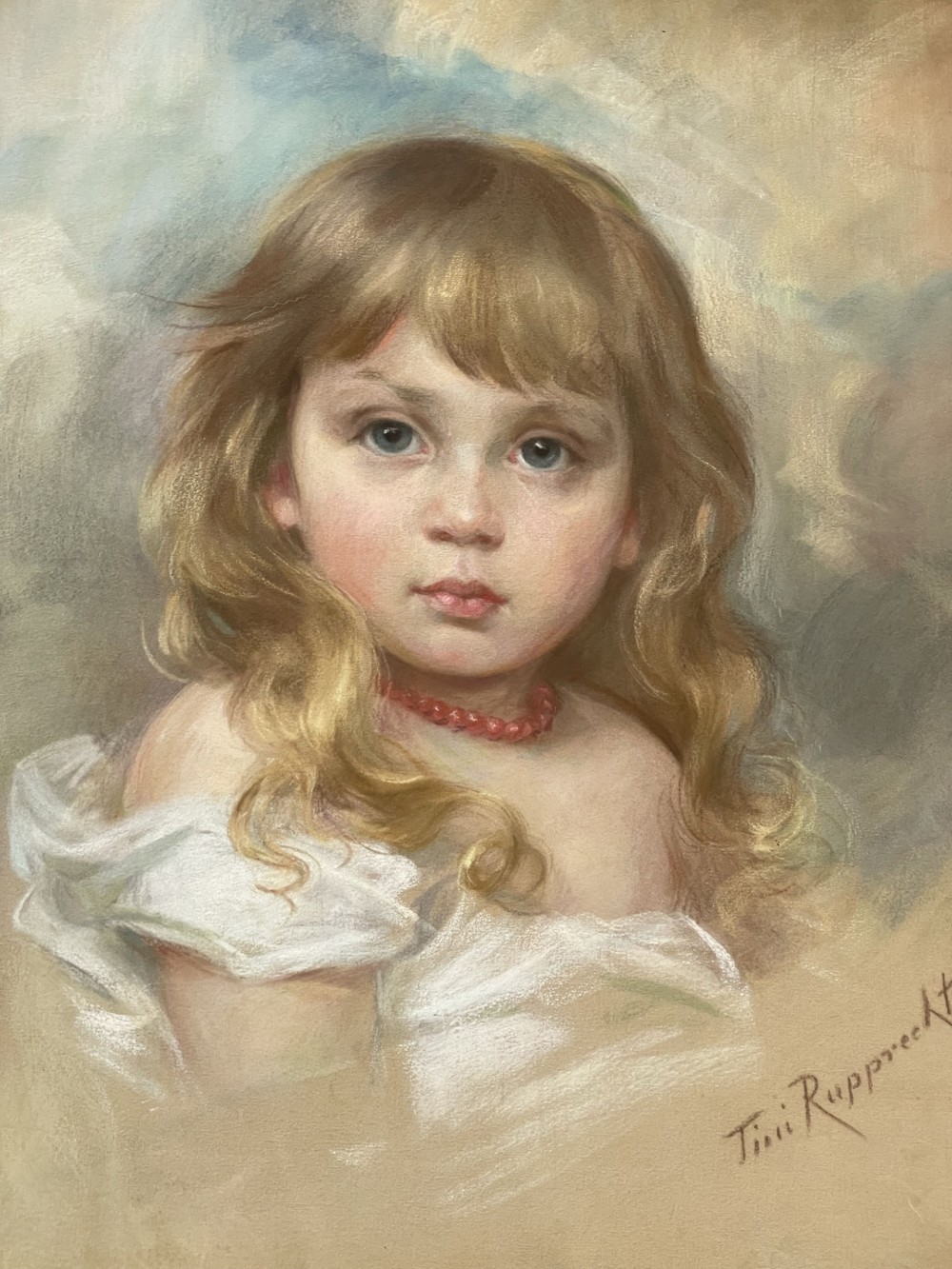 8TiniRupprecht186756Beautiful portrait of a little girl looking directly at the viewer
