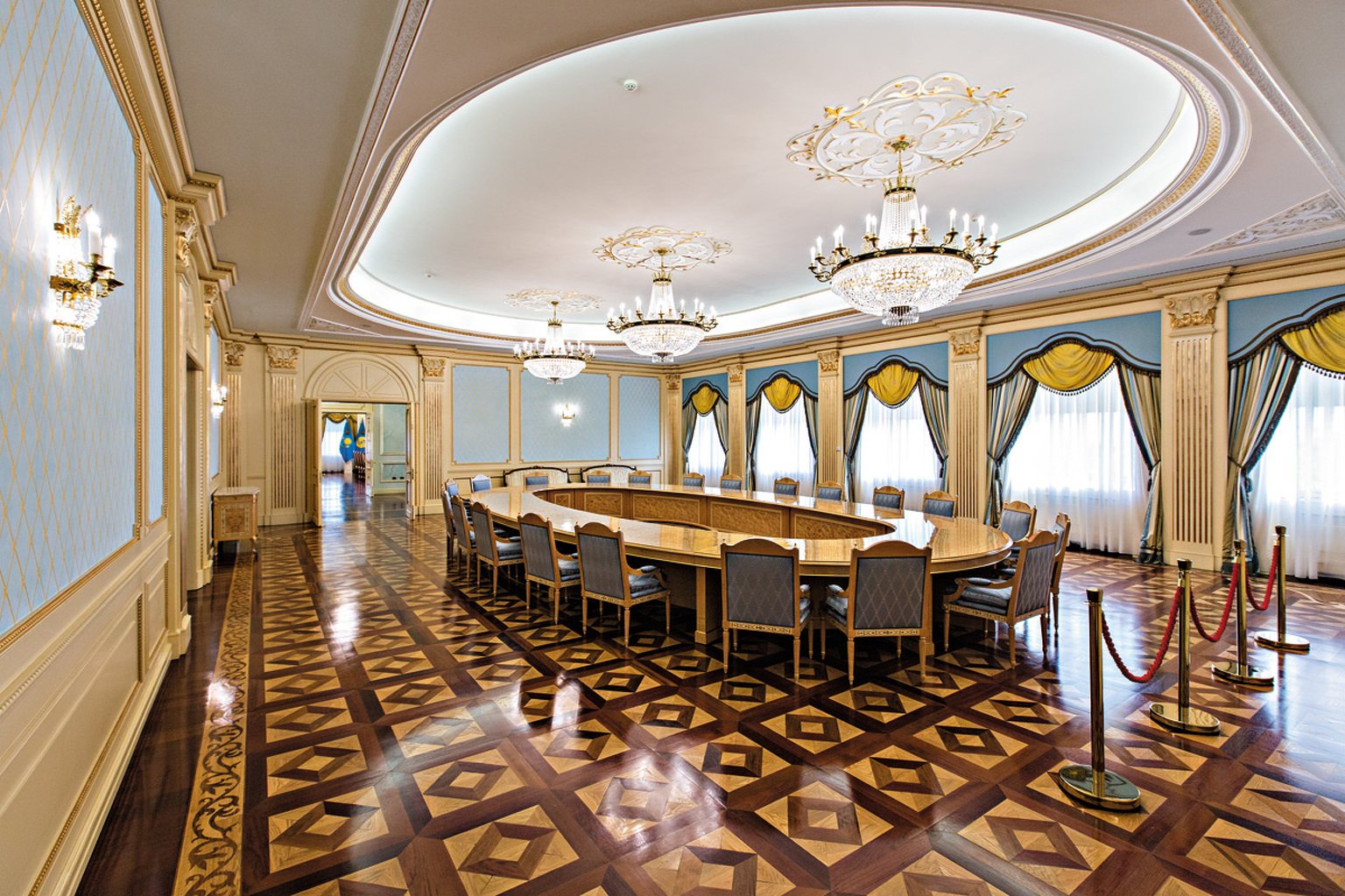 1672266178_idei-club-p-dvortsi-nazarbaevikh-dizain-krasivo-48