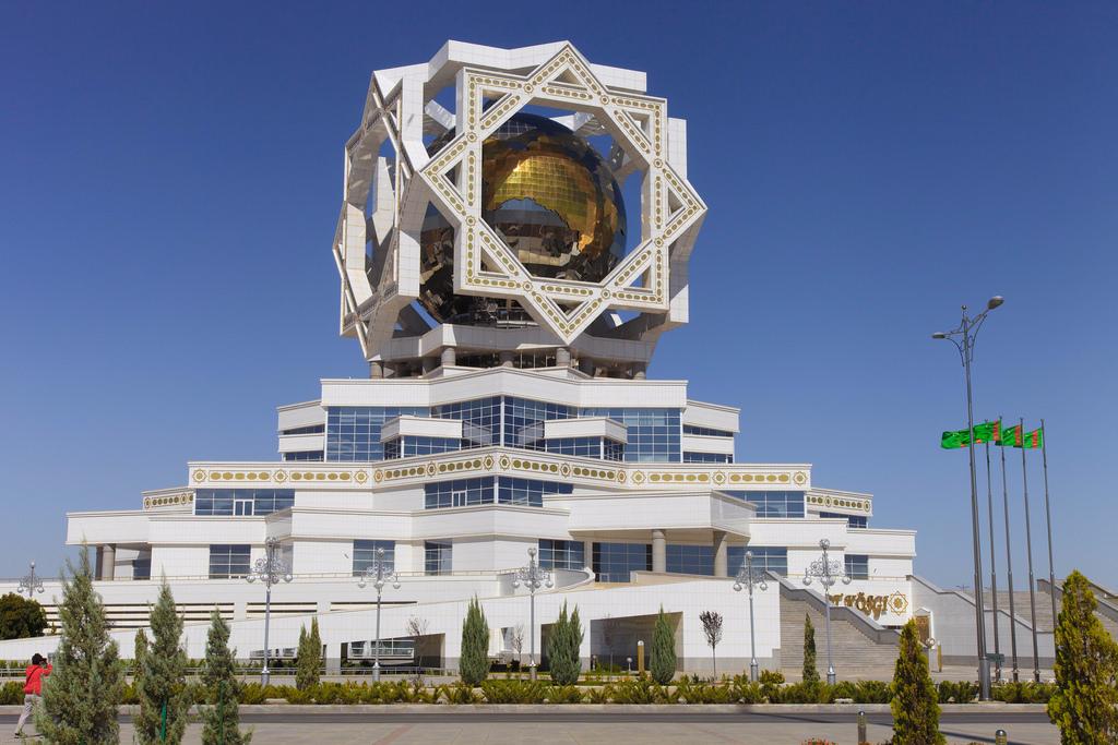 Dvorets-brakosochetaniy-v-Ashkhabade