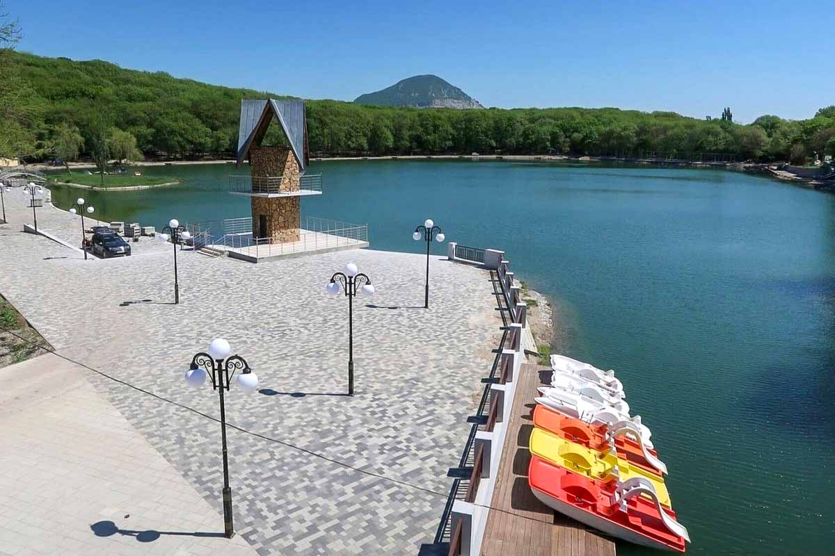 ozero-Tridtsatka-ZHeleznovodsk-v-mae