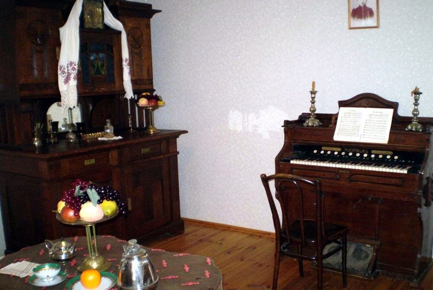 08