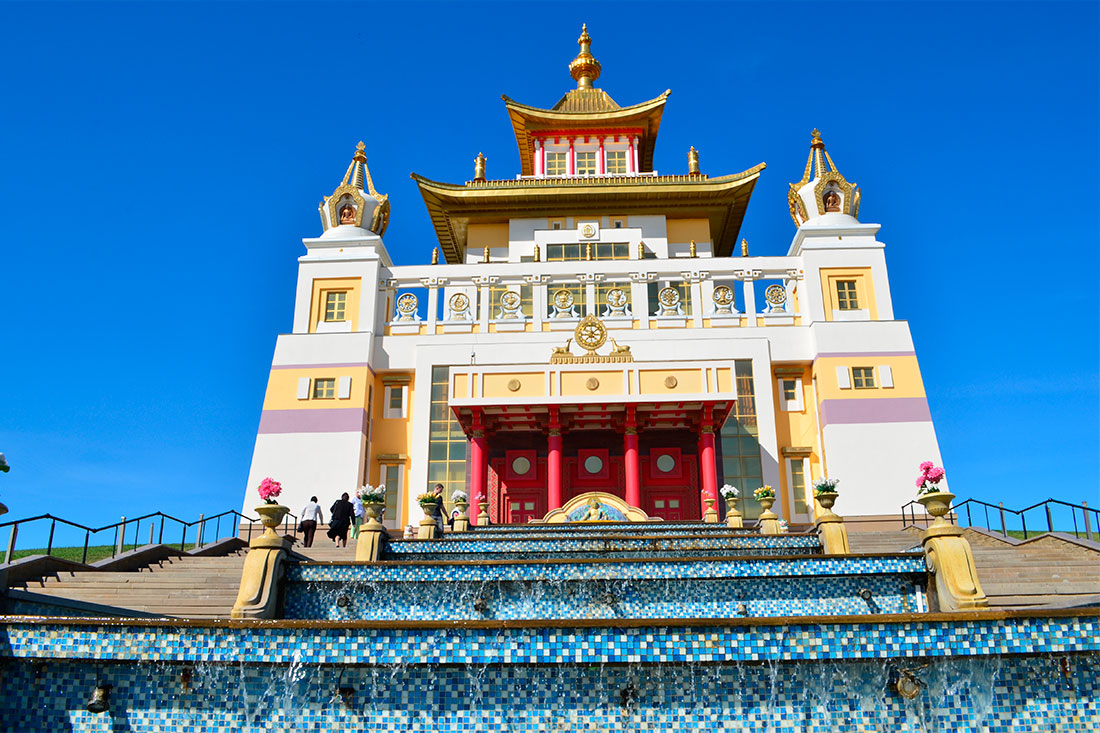 golden-abode-of-buddha-shakyamuni-in-elista