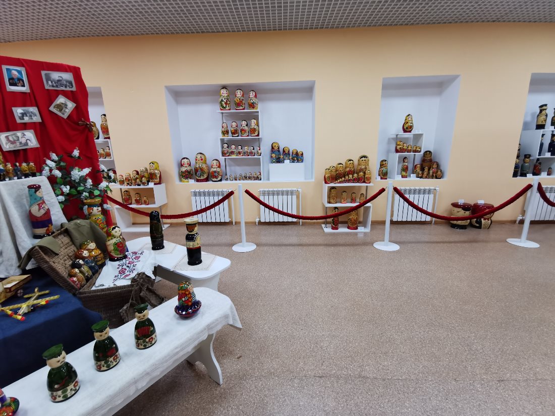 2-muzei-matreshki-i-traditsionnoi-igrushki